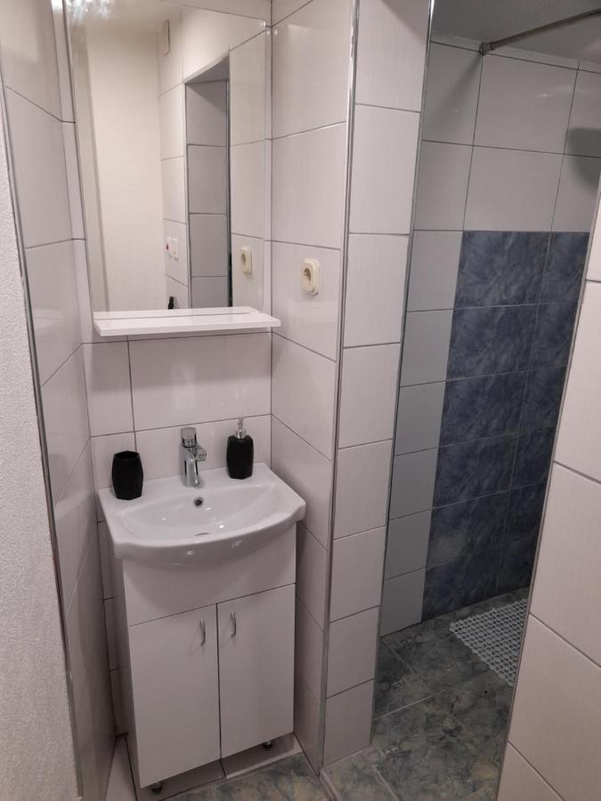 Bato Rooms Пештани Экстерьер фото