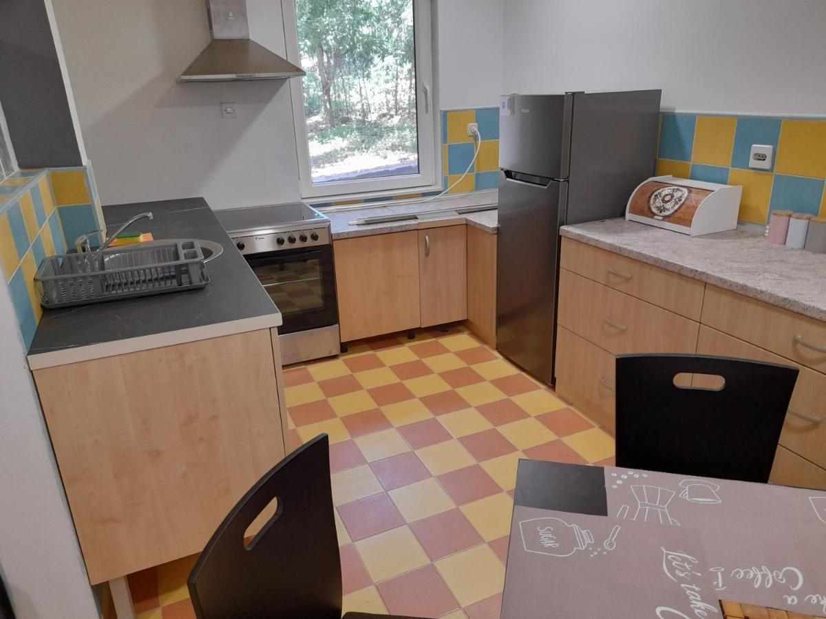 Bato Rooms Пештани Экстерьер фото
